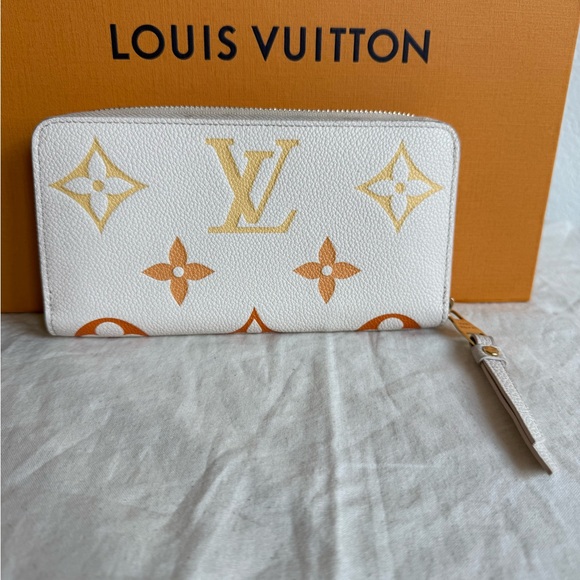 LOUIS VUITTON Empreinte Monogram Giant By The Pool Zippy Wallet Cream Saffron - Picture 3 of 16